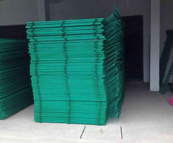 框架護(hù)欄網(wǎng)現(xiàn)貨 框架護(hù)欄網(wǎng)現(xiàn)貨